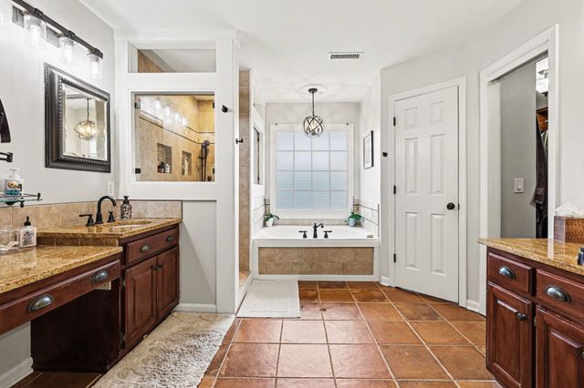 802 Overhills Dr, Old Hickory, TN 37138