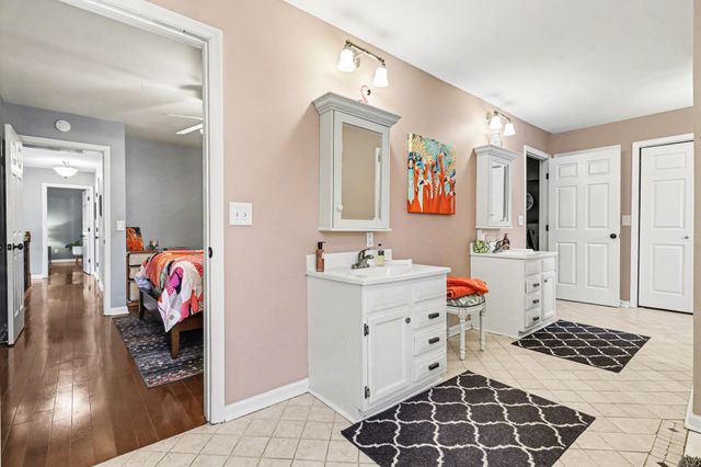 802 Overhills Dr, Old Hickory, TN 37138