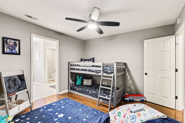 802 Overhills Dr, Old Hickory, TN 37138