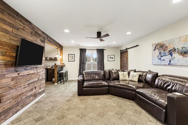 802 Overhills Dr, Old Hickory, TN 37138