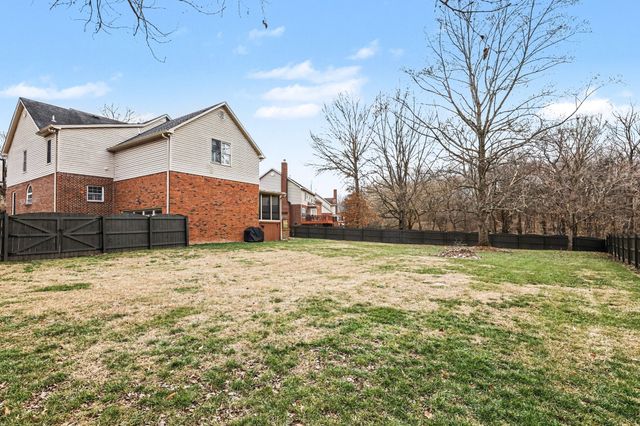 802 Overhills Dr, Old Hickory, TN 37138