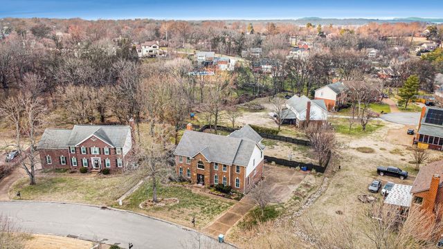 802 Overhills Dr, Old Hickory, TN 37138