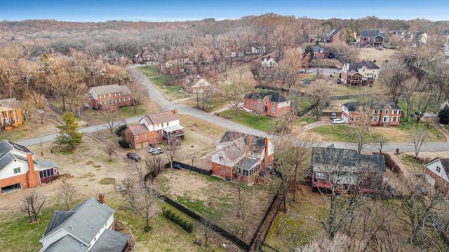 802 Overhills Dr, Old Hickory, TN 37138