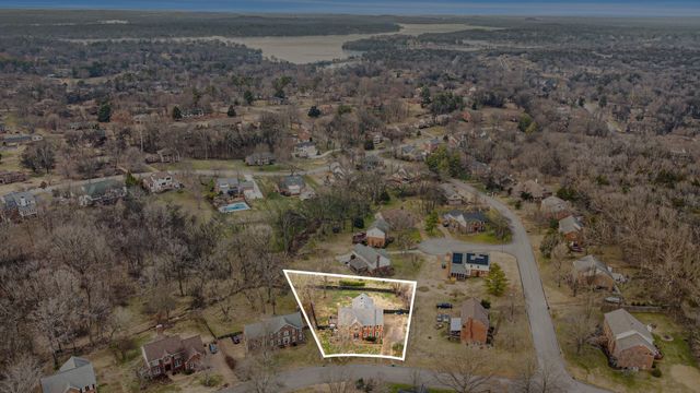 802 Overhills Dr, Old Hickory, TN 37138