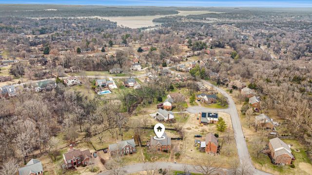 802 Overhills Dr, Old Hickory, TN 37138