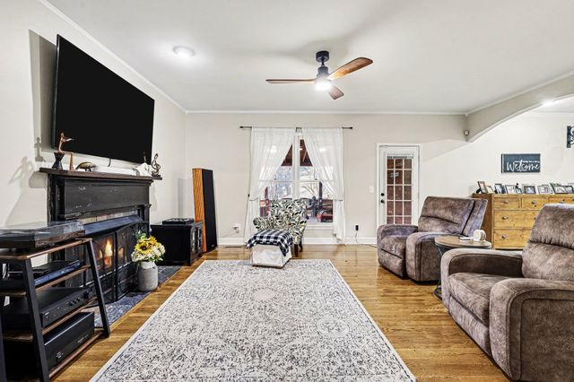 802 Overhills Dr, Old Hickory, TN 37138