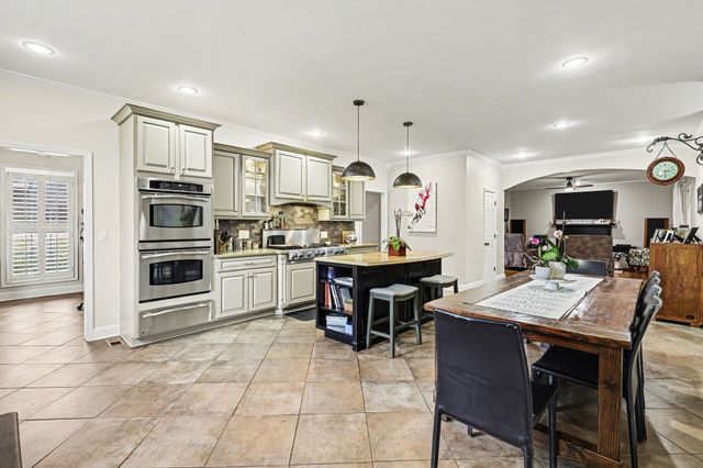 802 Overhills Dr, Old Hickory, TN 37138