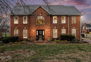 802 Overhills Dr, Old Hickory, TN 37138