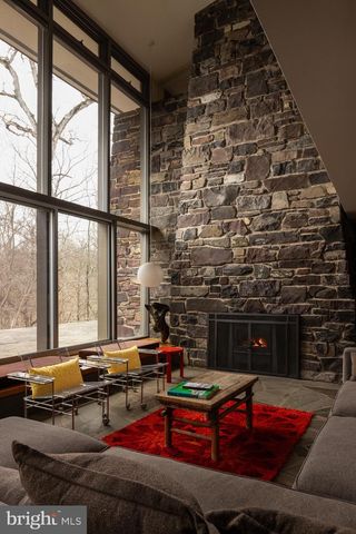 372 BROWNSBURG RD, Newtown, PA 18940