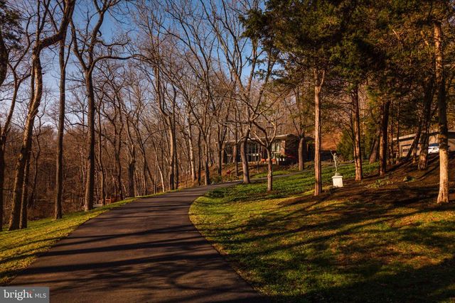 372 BROWNSBURG RD, Newtown, PA 18940