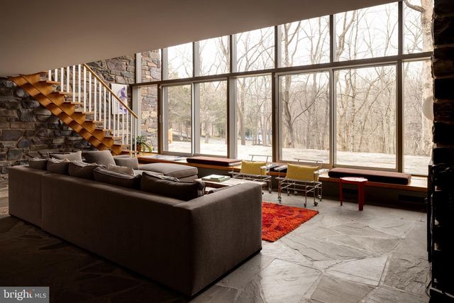 372 BROWNSBURG RD, Newtown, PA 18940