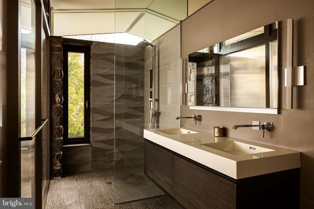 372 BROWNSBURG RD, Newtown, PA 18940