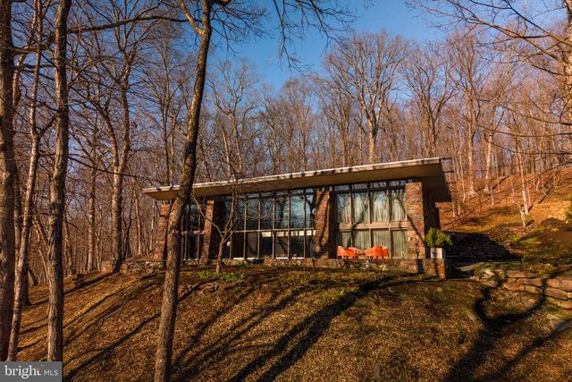 372 BROWNSBURG RD, Newtown, PA 18940