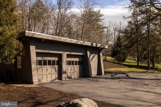 372 BROWNSBURG RD, Newtown, PA 18940