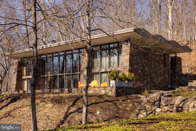 372 BROWNSBURG RD, Newtown, PA 18940