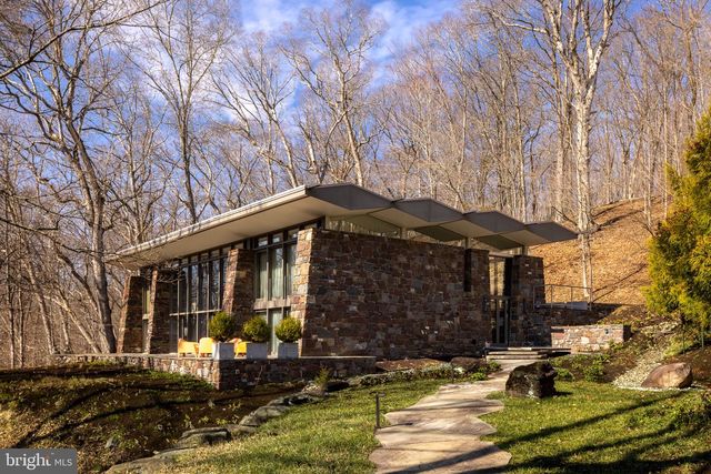 372 BROWNSBURG RD, Newtown, PA 18940