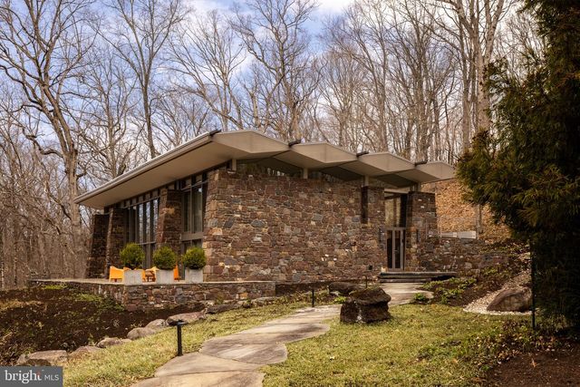 372 BROWNSBURG RD, Newtown, PA 18940
