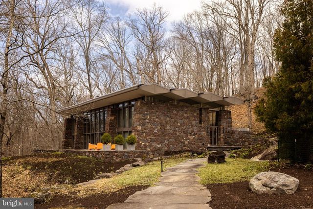 372 BROWNSBURG RD, Newtown, PA 18940