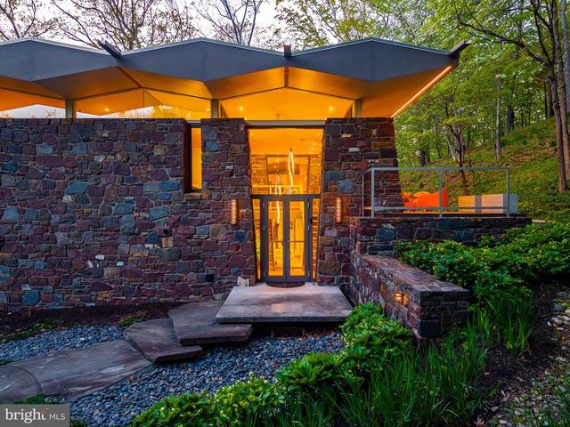 372 BROWNSBURG RD, Newtown, PA 18940