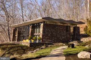 372 BROWNSBURG RD, Newtown, PA 18940