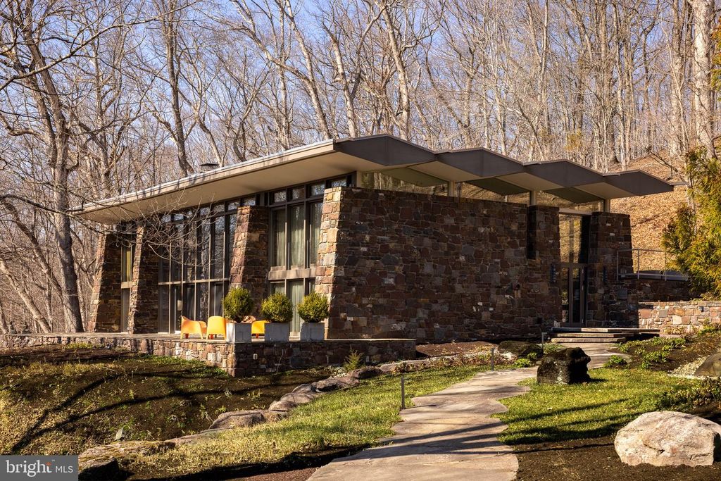 372 BROWNSBURG RD, Newtown, PA 18940