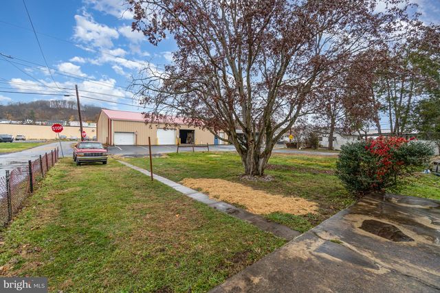 137 N 2ND ST, Newport, PA 17074