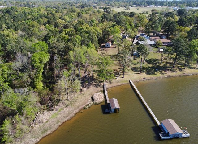 2781 Lake Breeze Drive, Chandler, TX 75758