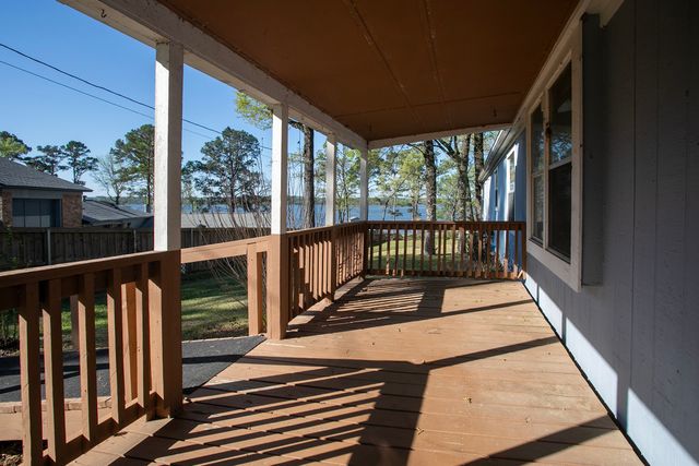 2781 Lake Breeze Drive, Chandler, TX 75758