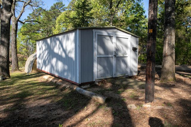 2781 Lake Breeze Drive, Chandler, TX 75758