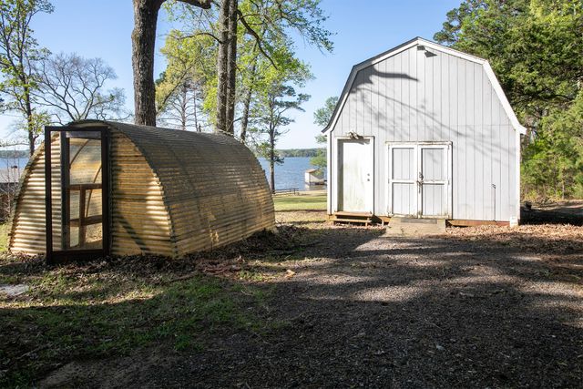 2781 Lake Breeze Drive, Chandler, TX 75758