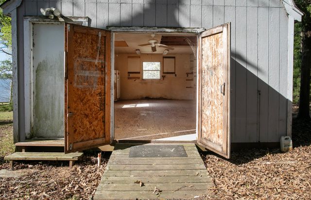 2781 Lake Breeze Drive, Chandler, TX 75758