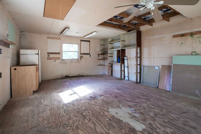 2781 Lake Breeze Drive, Chandler, TX 75758