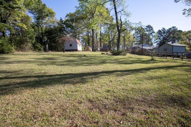 2781 Lake Breeze Drive, Chandler, TX 75758