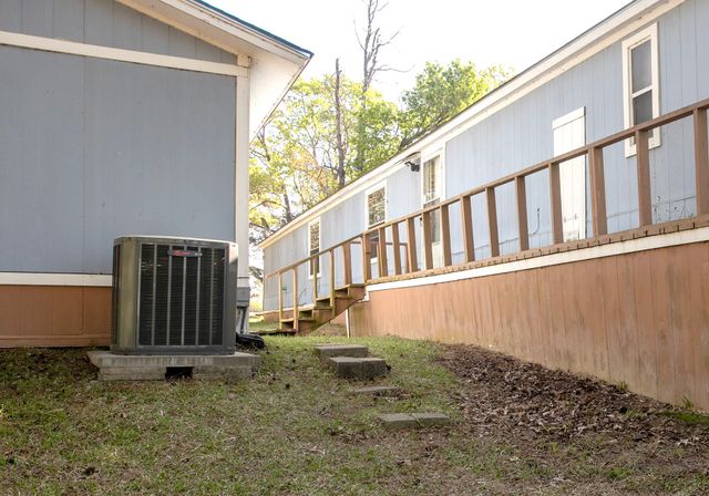 2781 Lake Breeze Drive, Chandler, TX 75758