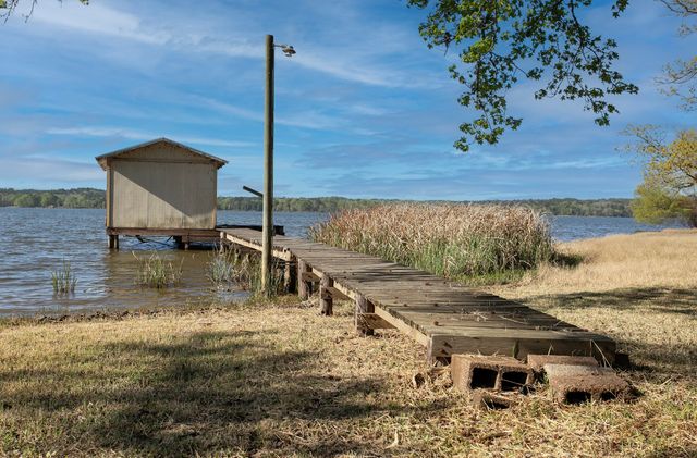 2781 Lake Breeze Drive, Chandler, TX 75758