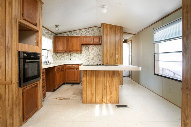 2781 Lake Breeze Drive, Chandler, TX 75758