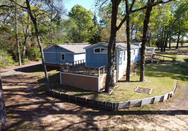 2781 Lake Breeze Drive, Chandler, TX 75758