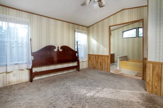 2781 Lake Breeze Drive, Chandler, TX 75758