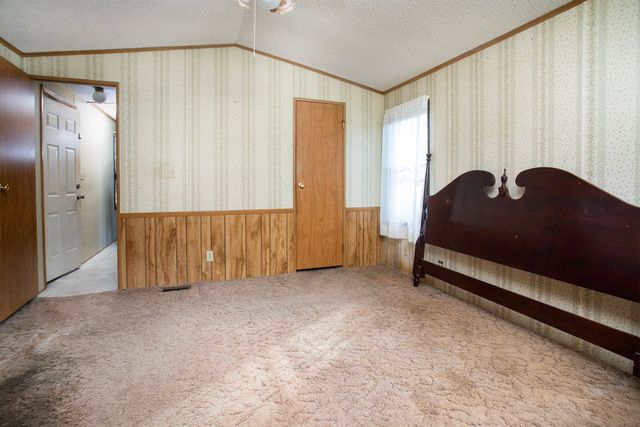 2781 Lake Breeze Drive, Chandler, TX 75758