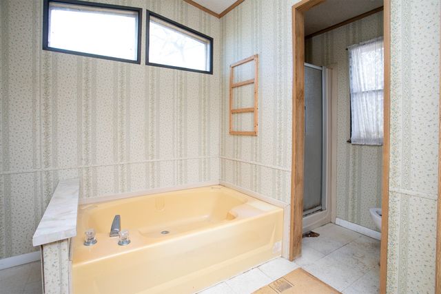 2781 Lake Breeze Drive, Chandler, TX 75758