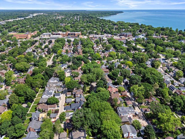 423 E Lexington BOULEVARD, Whitefish Bay, WI 53217