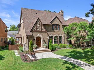 423 E Lexington BOULEVARD, Whitefish Bay, WI 53217