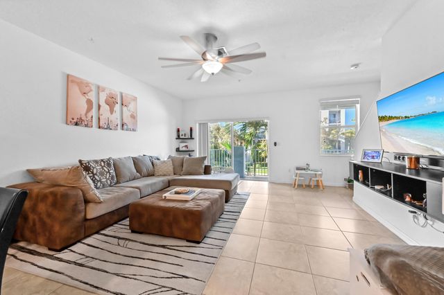 1253 Via De Fossi, Boynton Beach, FL 33426