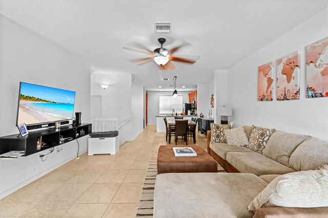1253 Via De Fossi, Boynton Beach, FL 33426