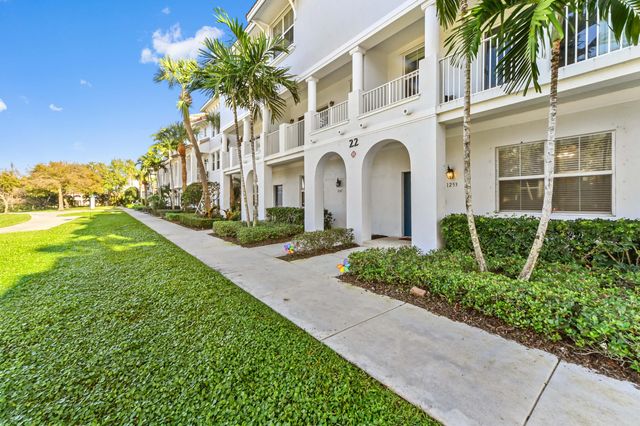 1253 Via De Fossi, Boynton Beach, FL 33426