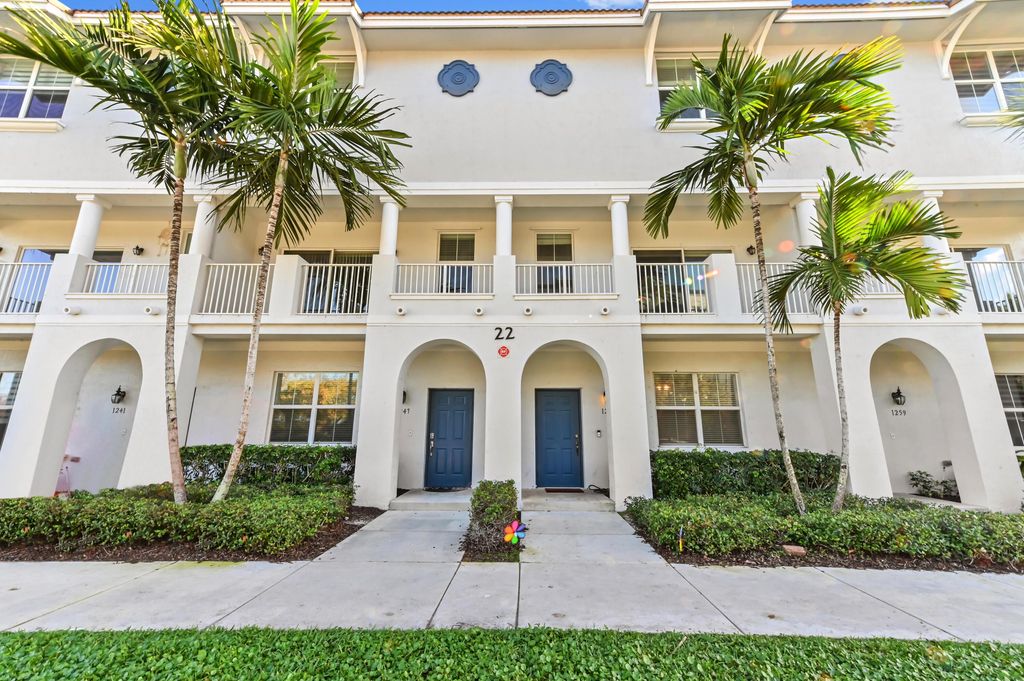 1253 Via De Fossi, Boynton Beach, FL 33426