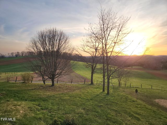 356 Lories Lane, Piney Flats, TN 37686