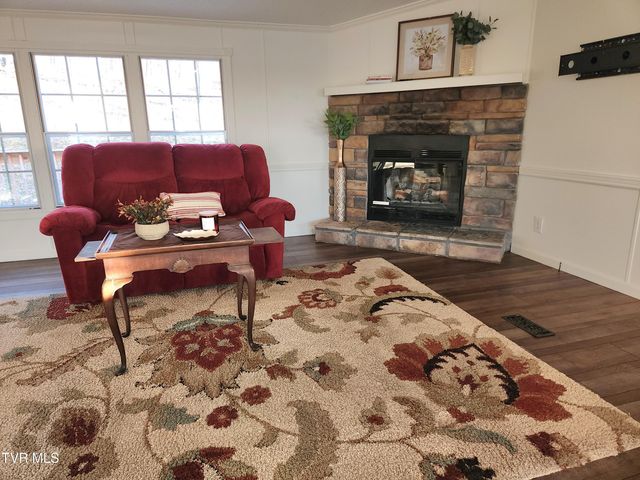 356 Lories Lane, Piney Flats, TN 37686