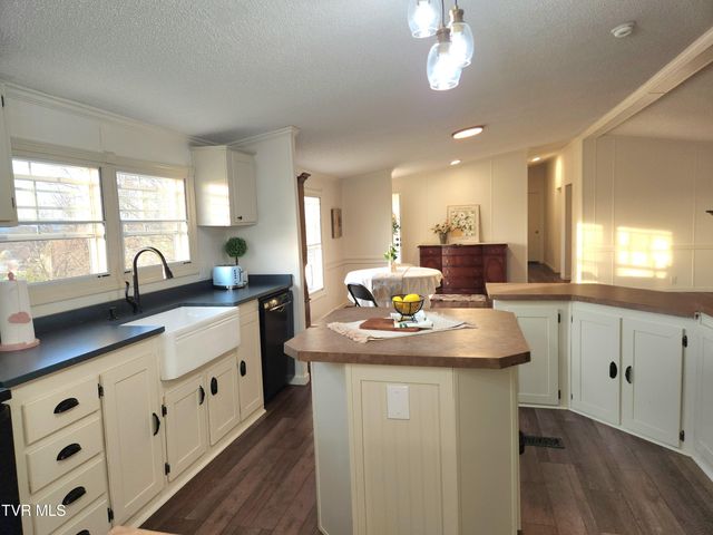 356 Lories Lane, Piney Flats, TN 37686