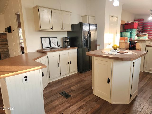 356 Lories Lane, Piney Flats, TN 37686